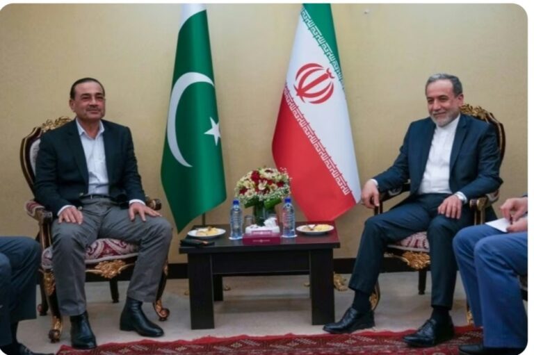 البيت الأبيض :  يعلن ان غدا السبت هو موعد محادثات مباشرة مع الجانب الإيراني بوساطة باكستان