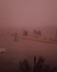 العاصفة الترابية تبلغ ذروتها وتصل أطراف النجف