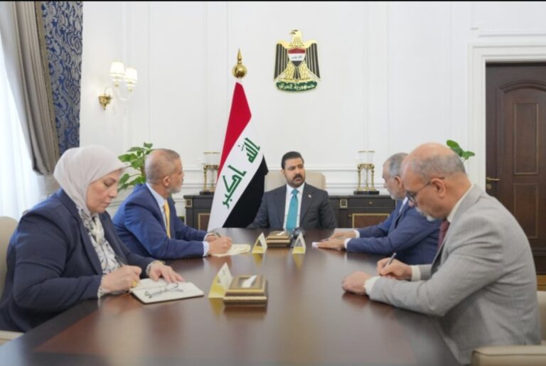 الزيدي: يوجه بتثبيت جميع المتعاقدين والأجراء على الملاك الدائم