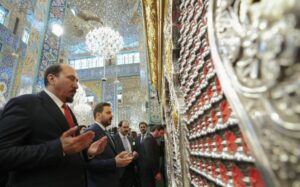 الزيدي : يزور مرقد السيدة زينب عليها السلام ويتبرع بمبلغ 10 ملايين دولار من حسابه الشخصي لاحتياجات المرقد والجامع الأموي