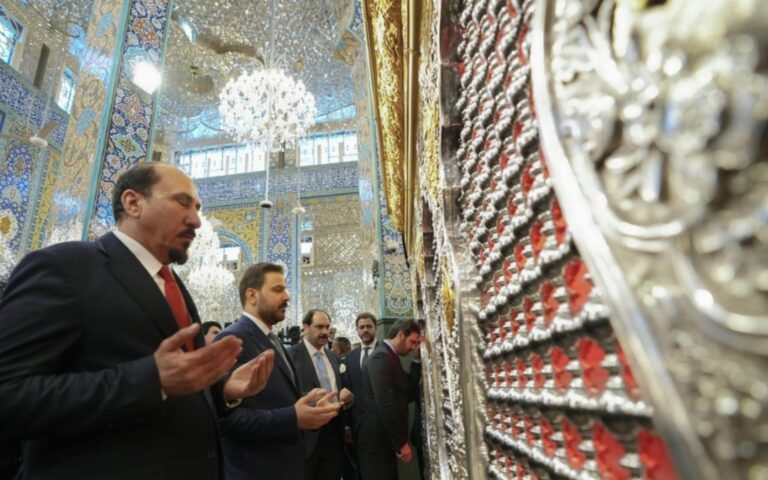 الزيدي : يزور مرقد السيدة زينب عليها السلام ويتبرع بمبلغ 10 ملايين دولار من حسابه الشخصي لاحتياجات المرقد والجامع الأموي